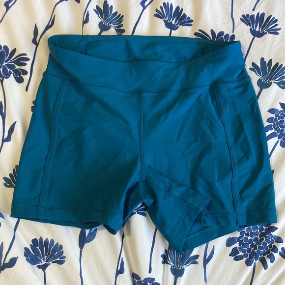 Reach The Beach Short, Lululemon size 6 - Picture 2 of 2